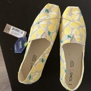 Toms Lemon Print Canvas Flats NWT (Women's 8)